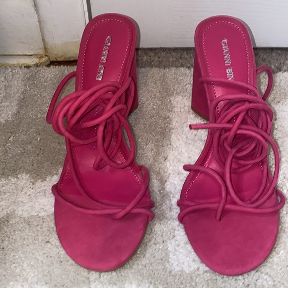 Gianni Bini Frayya Suede Strappy Ankle Wrap Toe Loop Sandals, Magenta - Picture 3 of 6